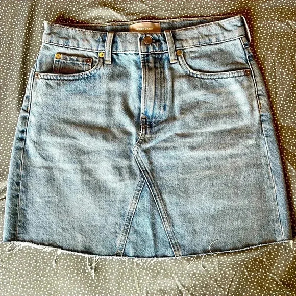 Everlane The Reconstructed Denim Skirt in Vintage Light Blue Raw Hem - Picture 1 of 7